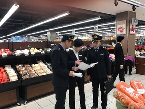 五家渠市 六師食品藥品安全與衛生綜合監督執法局強化食用農產品批發市場監督檢查，筑牢食品安全防線